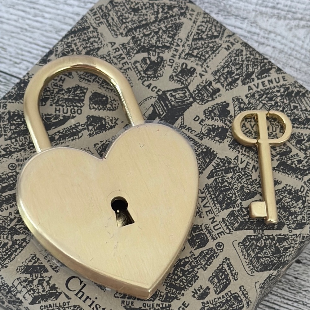 Dior Gold Heart Padlock Cadena & Key Set Includes Box & Gift Bag NEW - Picture 5 of 9